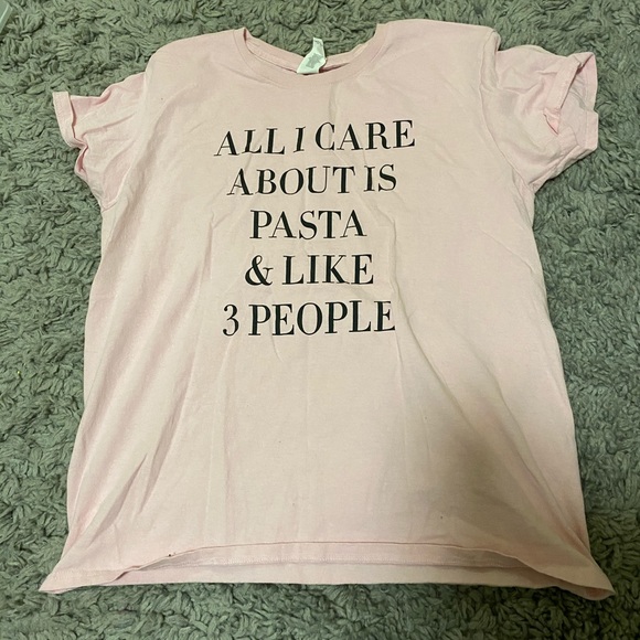 Gildan Tops - Gildan T-shirt